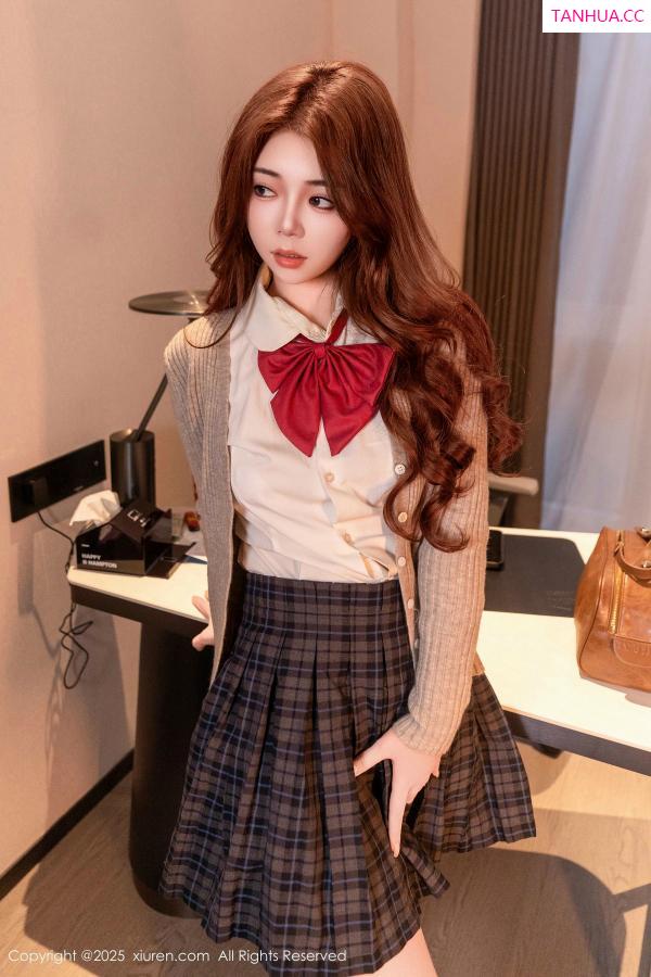   [XiuRen]高清写真图 2025.03.06 No.9974 沐娜娜 黑丝美腿第28张图片